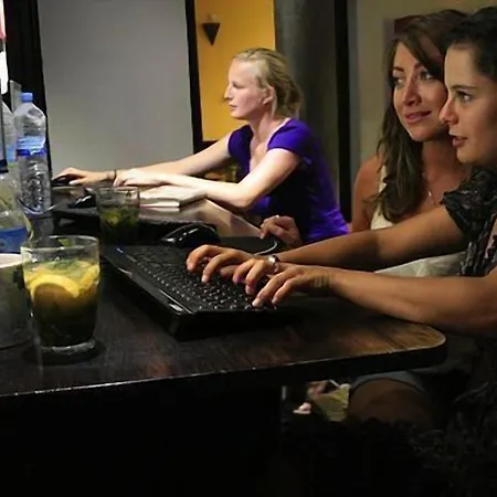 Oasis Backpackers' *