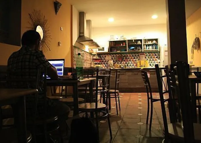 بيت شباب Oasis Backpackers'