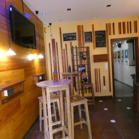 Oasis Backpackers' Grenade
