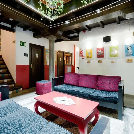 Oasis Backpackers' Hostal Granada